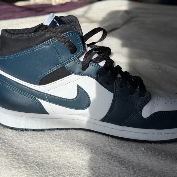 Jordan 1 Mids - Armory Navy - Picture 5 of 8